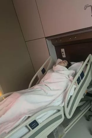 “在土耳其酷刑室做了拙劣的整形手术后,我身上留下了食肉病毒”