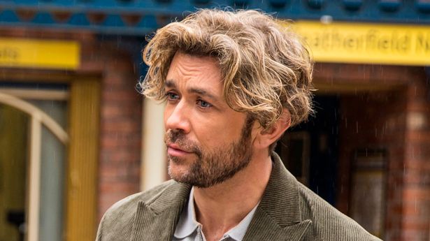 ITV《加冕街》的粉丝们“轰鸣”谁将拿下罗文，结局“定局”