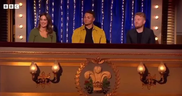 迈克尔·麦金太尔(Michael McIntyre)的杰梅因·杰纳斯(Jermaine Jenas)的尴尬短信笑话再次出现——“我要打电话给人力资源部!”